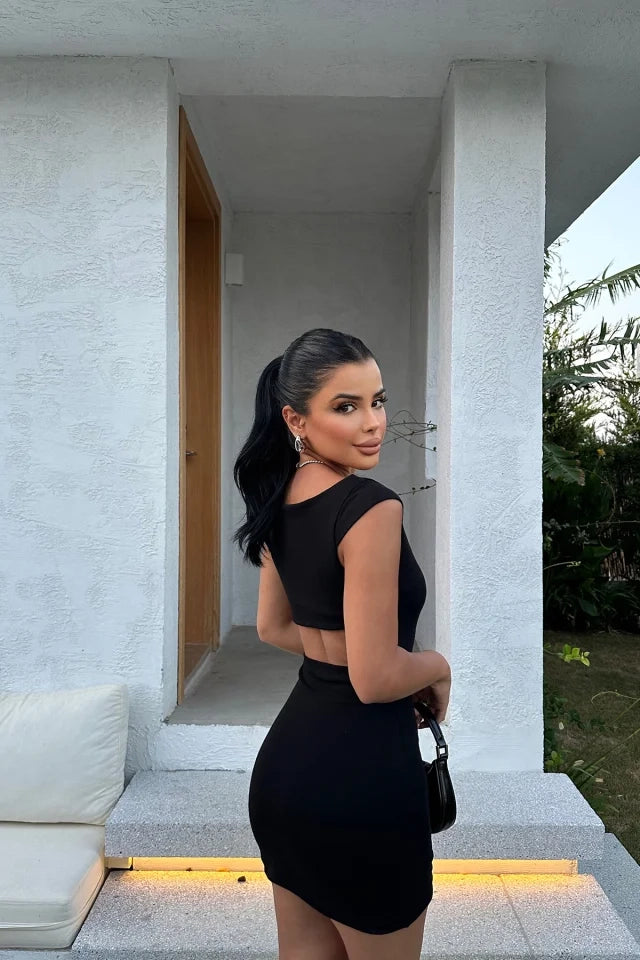 Schwarzes Kleid mit Rückendetail!
